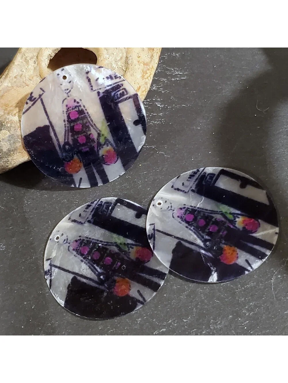 Black Multi Urban Shopper 50mm Capiz Shell Pendant Bead